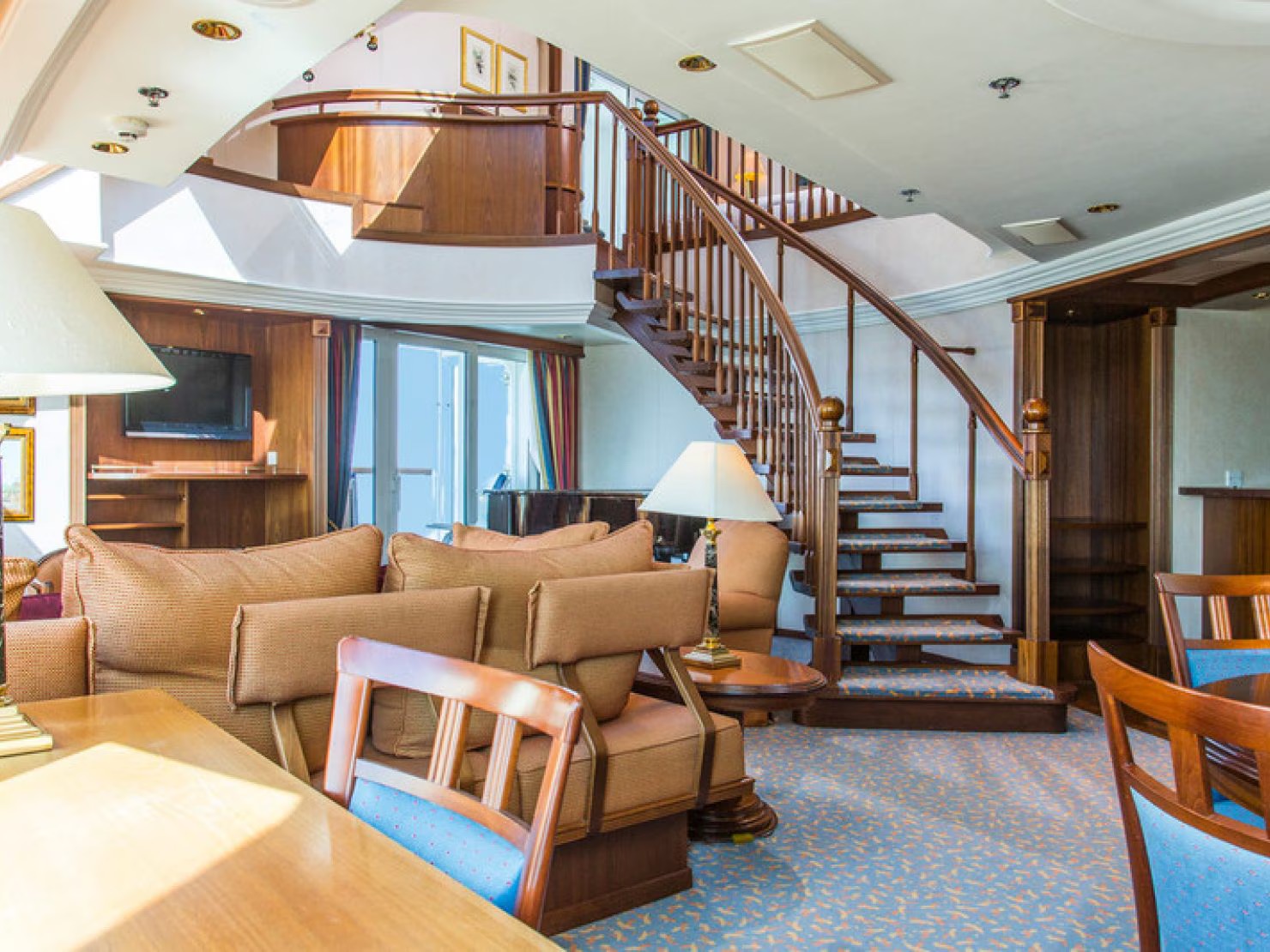 aurora-penthouse-29-18749704-post-2019-refit-18749704jpgimage14801110high Aurora Penthouse Suite with spiral staircase